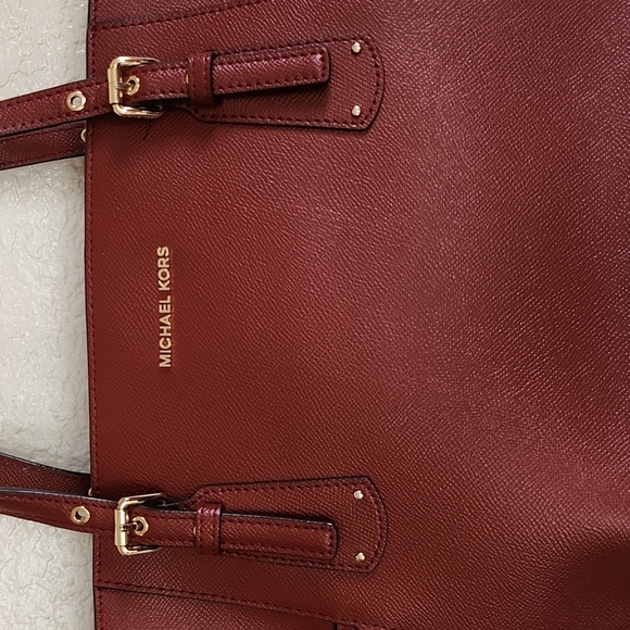 MICHAEK KORS BURGANDY TOTE BAG - Picture 2 of 14
